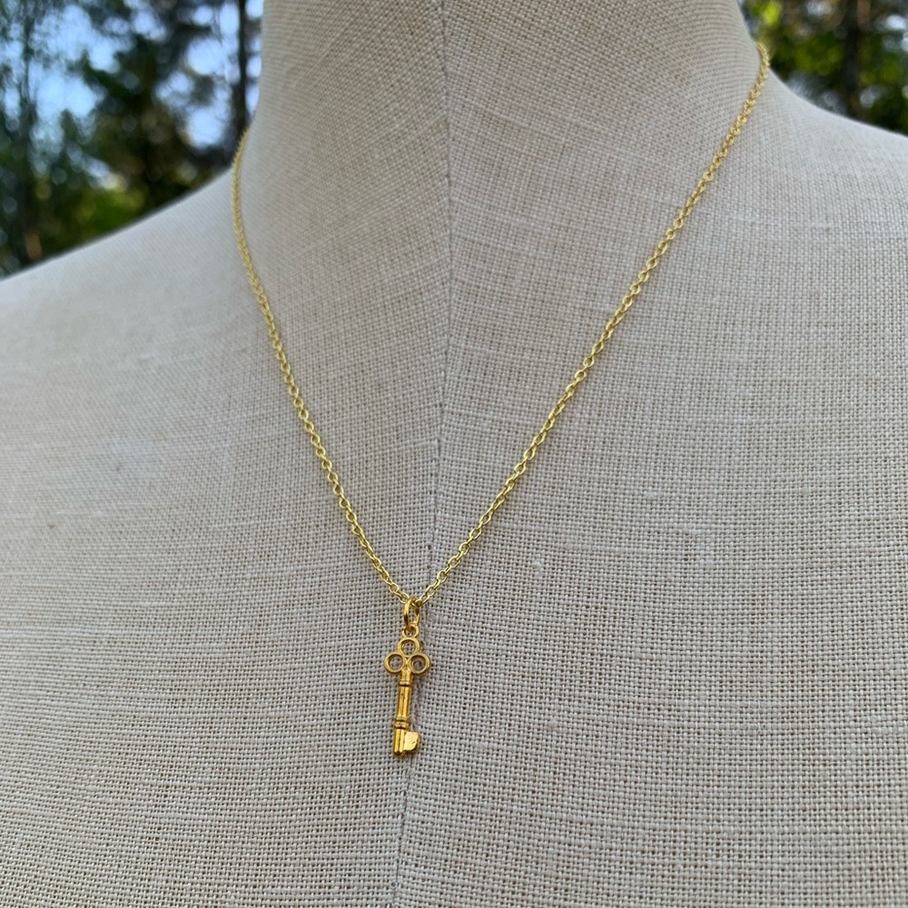 NWT Sterling Silver Plated 2-Tone Gold Chain & Mini Key Charm Necklace - Picture 10 of 15